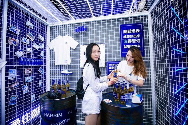 一場(chǎng)哈爾濱啤酒 × PONY潮流的跨界派對(duì)｜國(guó)潮范這么閃