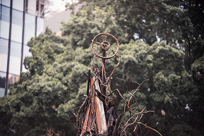 燒毀的圣誕樹(shù)活動(dòng)創(chuàng)意，只為讓大家關(guān)注災(zāi)區(qū)重建