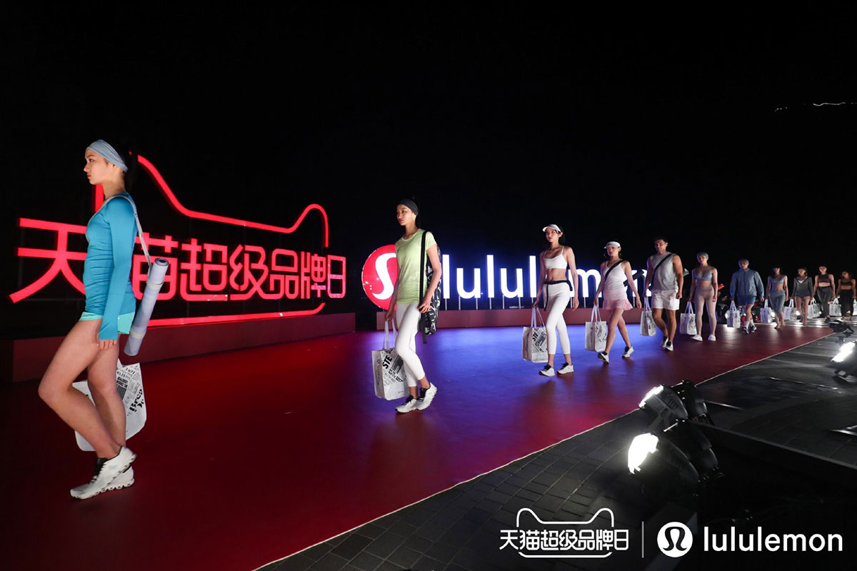 加拿大lululemon攜手天貓?jiān)谏羁痈懔藞鰟e樣發(fā)布會