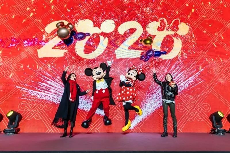 跨年盛典活動，米奇米妮和你一起全心啟航，還有快閃店活動傳遞獨“嘉”祝福