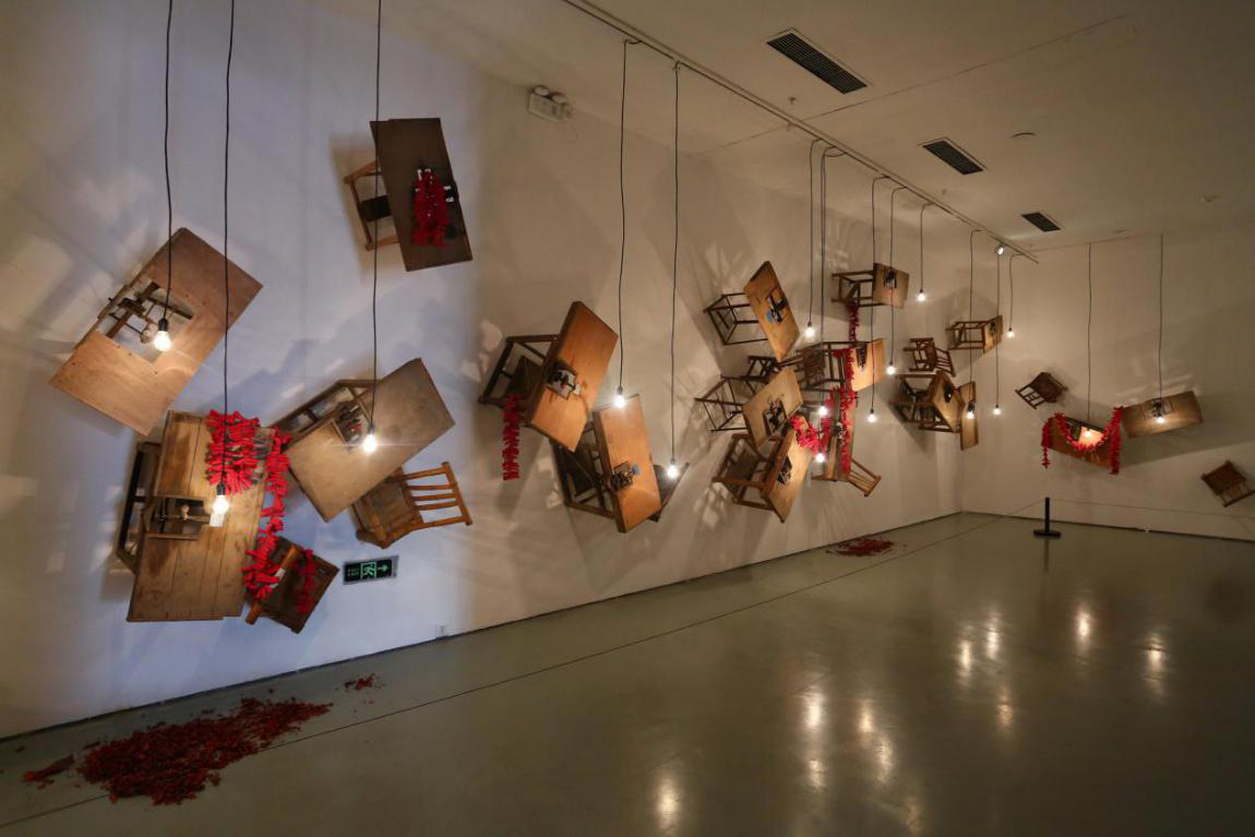 從視覺(jué)變現(xiàn)切入，這樣的主題展覽活動(dòng)展現(xiàn)了20世紀(jì)90年代的那些問(wèn)題