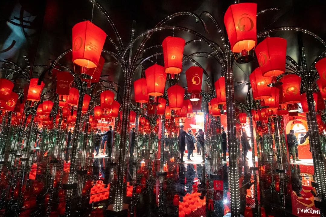 新春游園會活動打卡最佳地非蘭蔻的賞新燈，隨手一拍就是大片