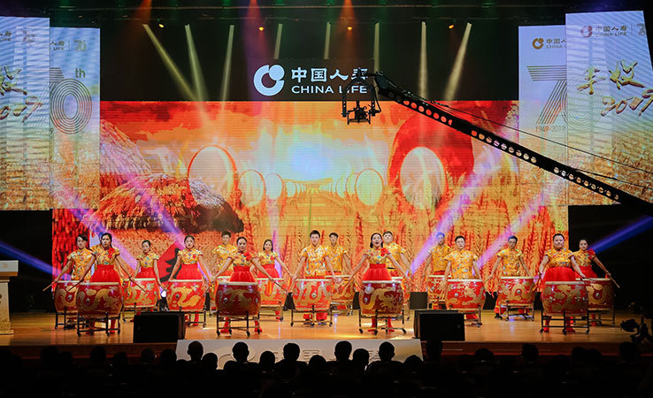 中國人壽的年會策劃了一個誓師環(huán)節(jié)，個個都是壯志豪情
