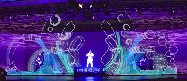 用動作就能操縱視覺的演出活動未來氣息滿滿，身臨其境的視覺效果很大膽
