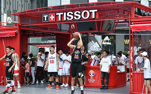 FIBA城市冠軍籃球城市巡回快閃式展覽活動(dòng)策劃了一場有趣的對(duì)決賽