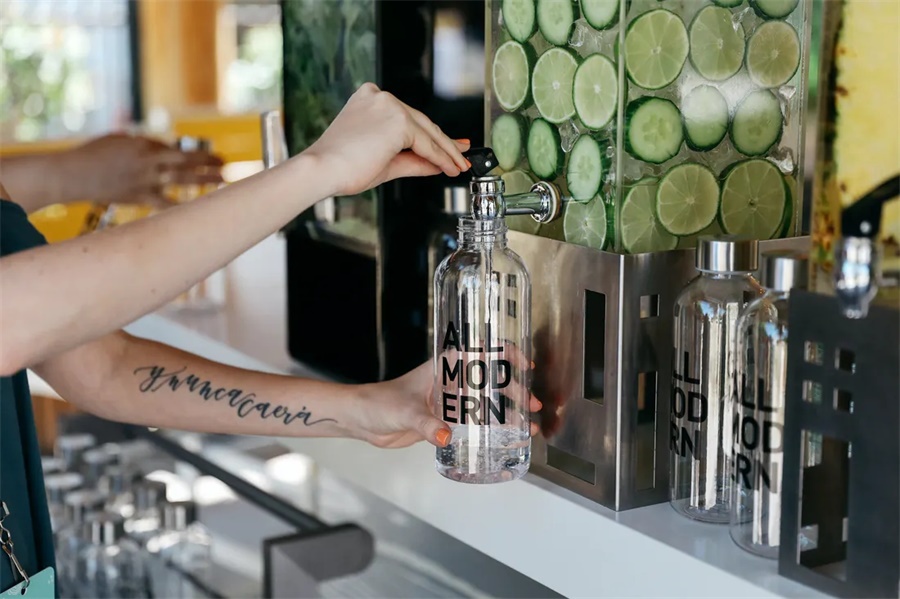 這場泳池派對活動(dòng)策劃的品牌烙印太強(qiáng)了，門頭設(shè)計(jì)直呼品牌效應(yīng) - 第31張