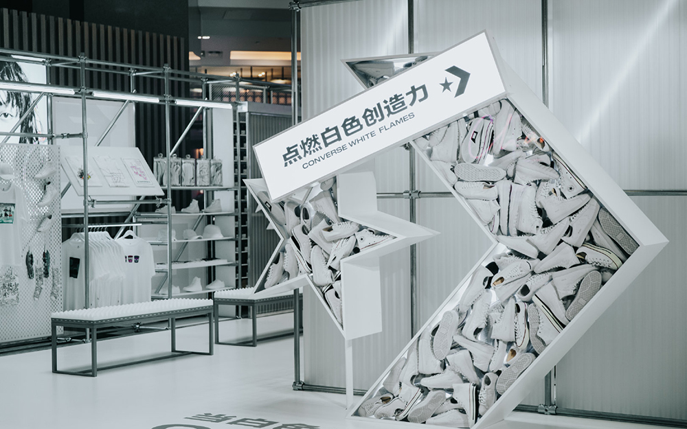 白色火焰快閃店展覽活動的火焰“燒”得很旺，還能現(xiàn)場個性化定制