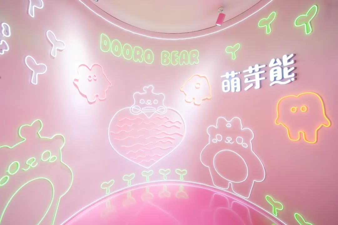原創(chuàng)IP萌芽熊突現(xiàn)快閃店活動撒嬌求抱抱，策劃的玻璃花房好夢幻