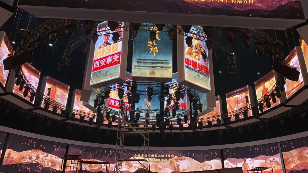 「海報(bào)里的英雄」節(jié)目活動(dòng)策劃的舞美簡(jiǎn)直就是藝術(shù)的存在，贊