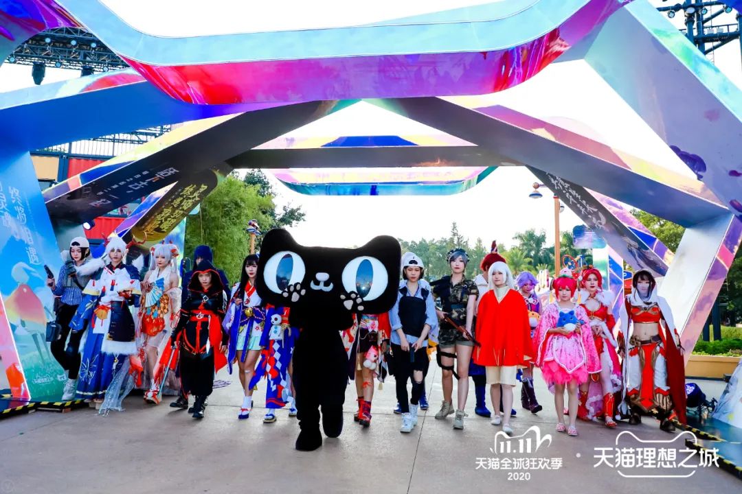 2020雙11天貓x廣州長(zhǎng)隆跨界辦了場(chǎng)二三次元的快閃活動(dòng)策劃，夠閃