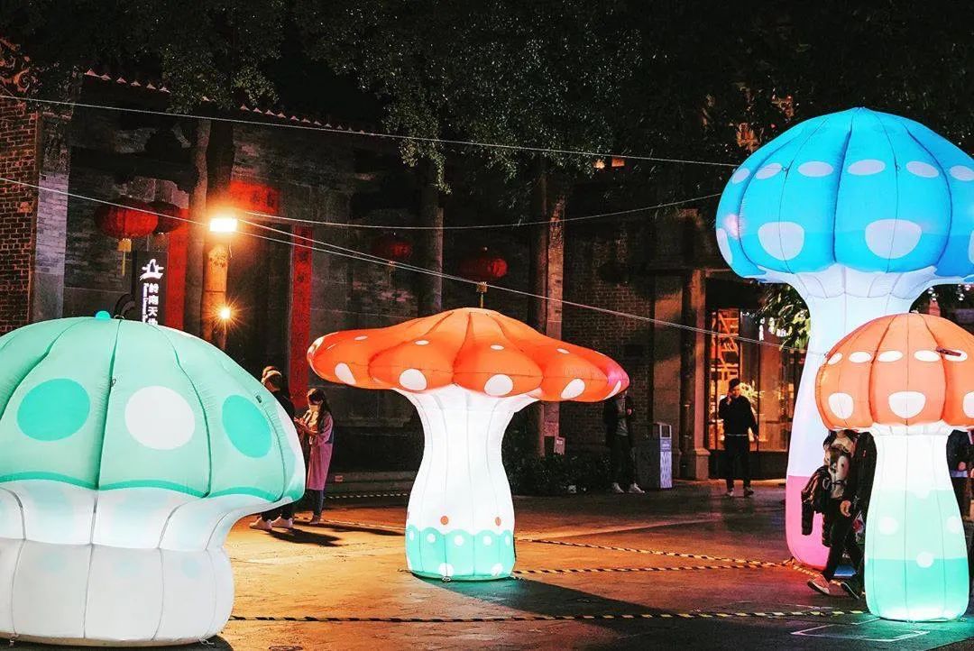 看這個(gè)展覽活動(dòng)策劃的藝術(shù)裝置The Walk of Wonders，互動(dòng)體驗(yàn)超強(qiáng)