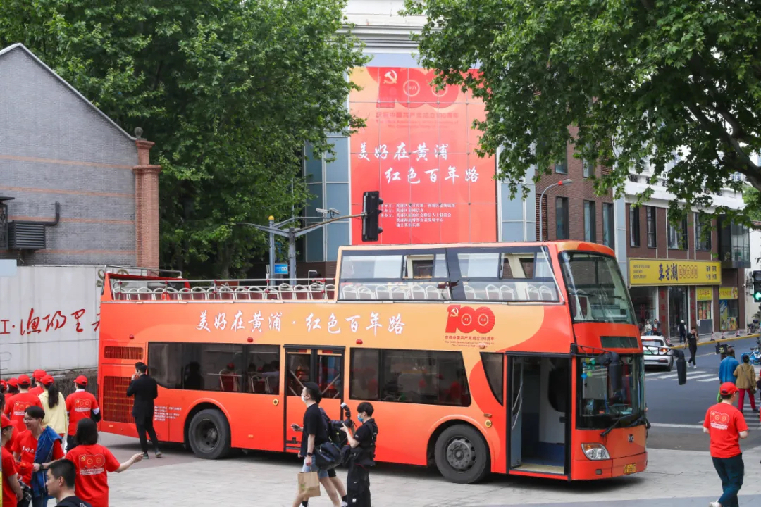 建黨百年宣傳主題快閃店活動(dòng)策劃瞬間淹沒了繁華的淮海路口