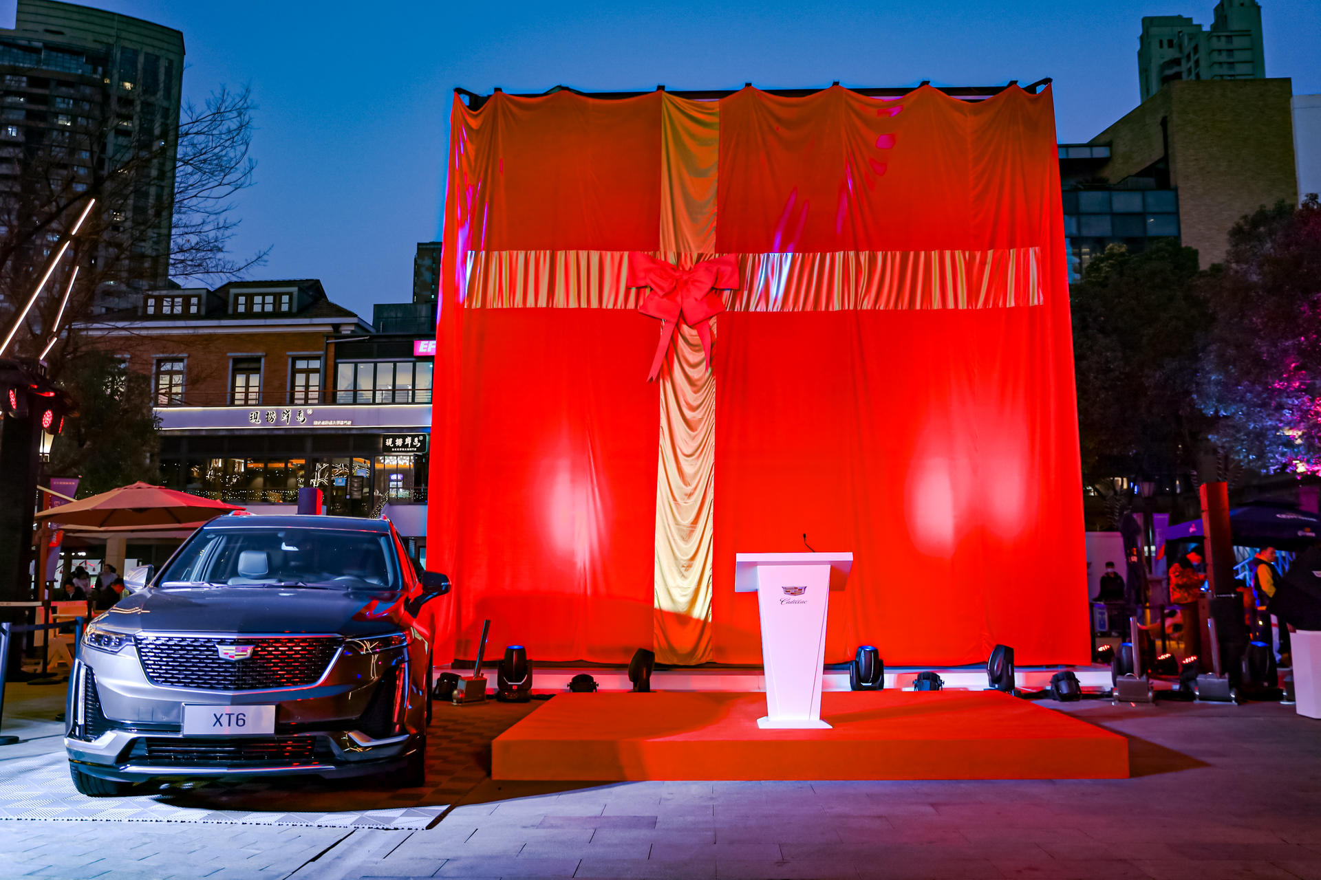 神秘巨型“空投箱”竟是凱迪拉克新車發(fā)布會活動策劃裝置 - 第7張 - 會展活動策劃CCASY.COM 神秘巨型“空投箱”竟是凱迪拉克新車發(fā)布會活動策劃裝置 - 第7張