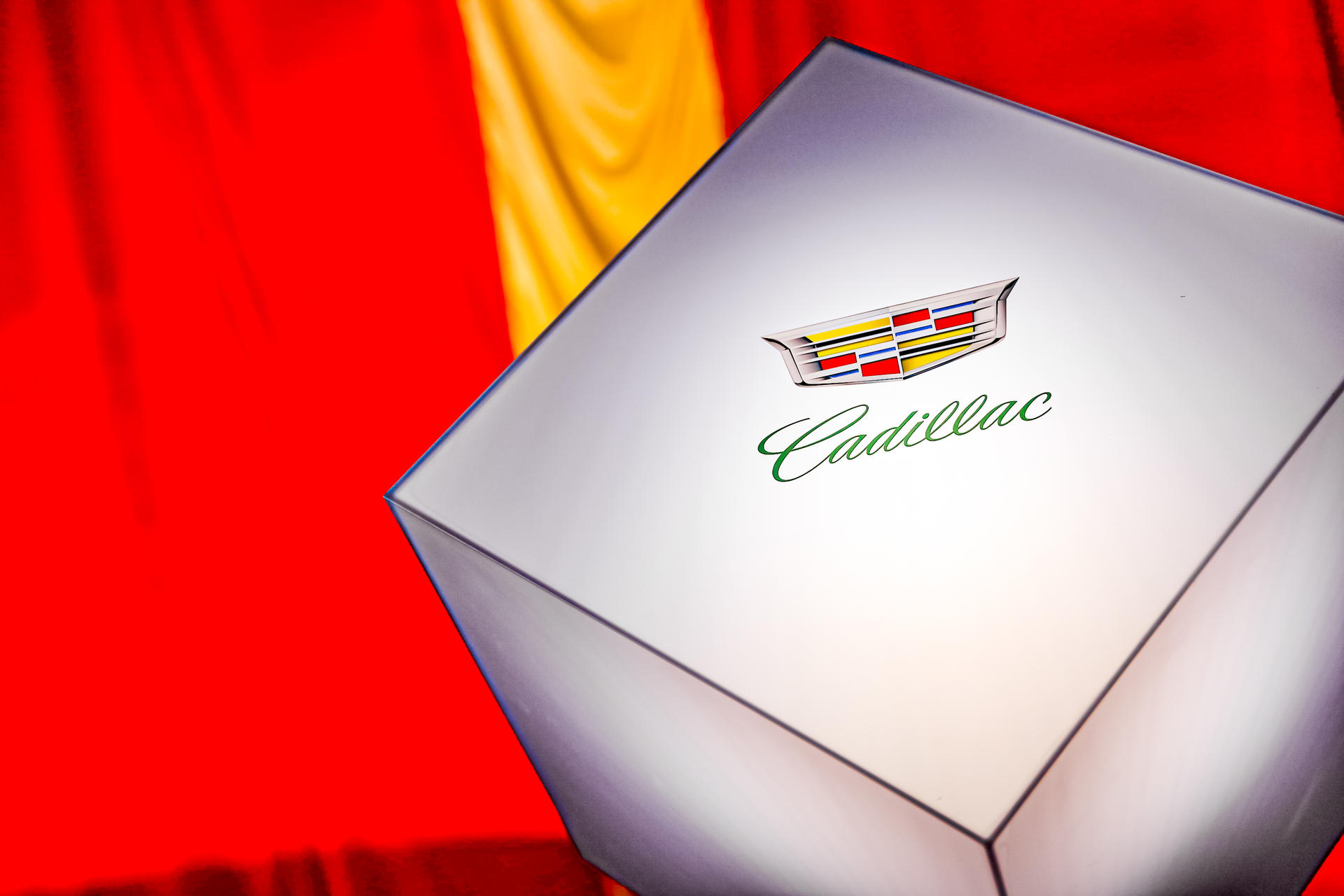 神秘巨型“空投箱”竟是凱迪拉克新車發(fā)布會活動策劃裝置 - 第4張 - 會展活動策劃CCASY.COM 神秘巨型“空投箱”竟是凱迪拉克新車發(fā)布會活動策劃裝置 - 第4張