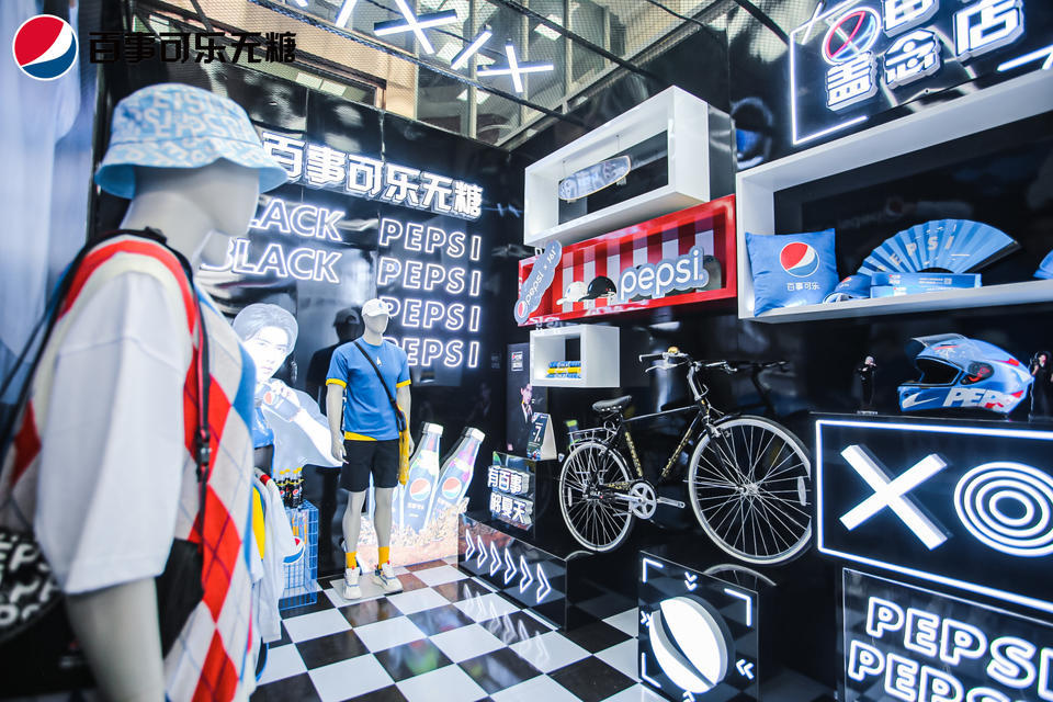 「百事可樂蓋念店」快閃活動策劃顛覆傳統(tǒng)藍(lán)色，帶你玩轉(zhuǎn)夏日潮流