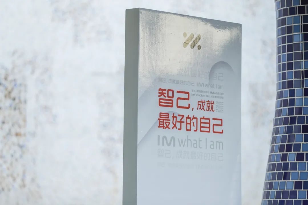 智己LS7上市發(fā)布會活動策劃使用了超大型戶外弧形大屏，視覺體驗杠杠