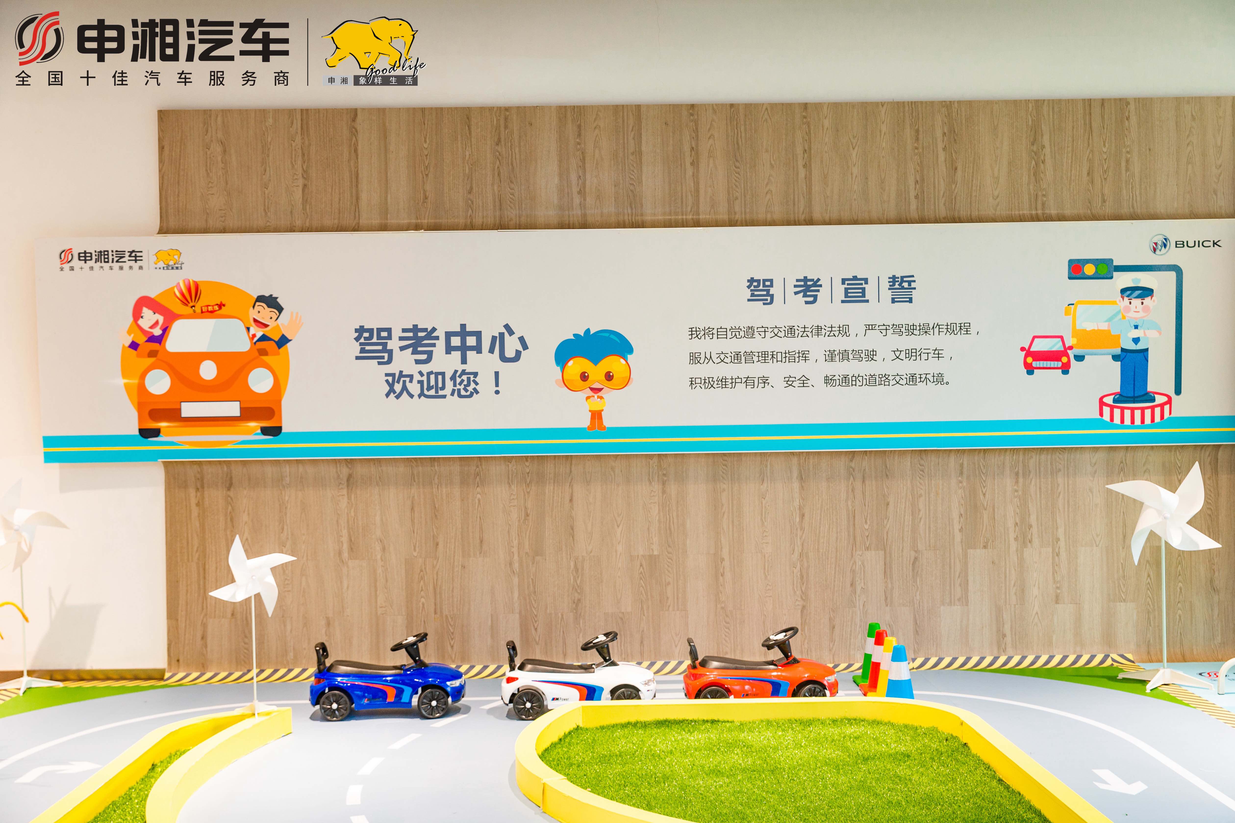 申湘汽車這場角色體驗(yàn)親子party活動策劃滿足了孩子對大人職業(yè)的好奇心