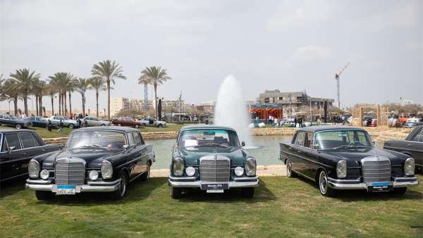 開羅上城住宅的這個老爺車展活動策劃云集各式老爺車，極其養(yǎng)眼