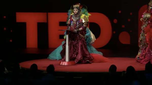 他把自己活成一件藝術(shù)品，為了弄清什么是“做自己”｜TED演講精彩紛呈
