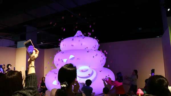 對(duì)，你沒聽錯(cuò)！一個(gè)以便便為主角的主題展覽駕到魔都，這波操作贊?。? width=