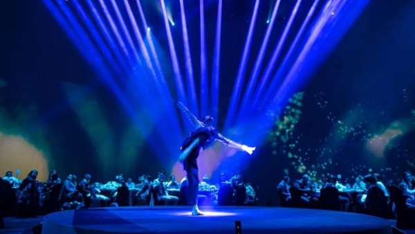 在自然和宇宙的沉浸式環(huán)境下，體驗(yàn)HUBLOT活動(dòng)現(xiàn)場帶來的至臻至美