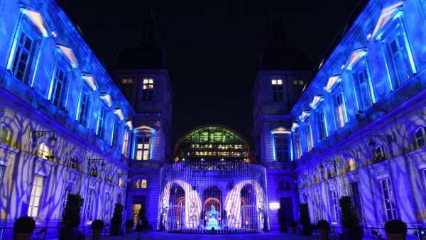法國里昂燈光節(jié)的這批燈光藝術(shù)作品簡直要逆天了，太美了
