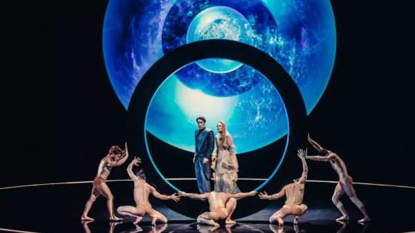 成就一部偉大歌劇的，還有讓人驚嘆的舞美設(shè)計