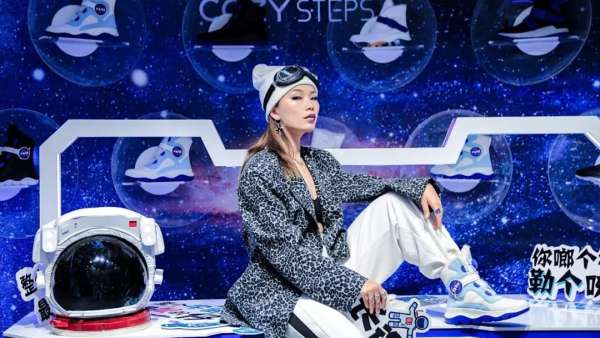 快閃店能穿越？可不是嘛，與阿波羅一起登上月球找外星人吧