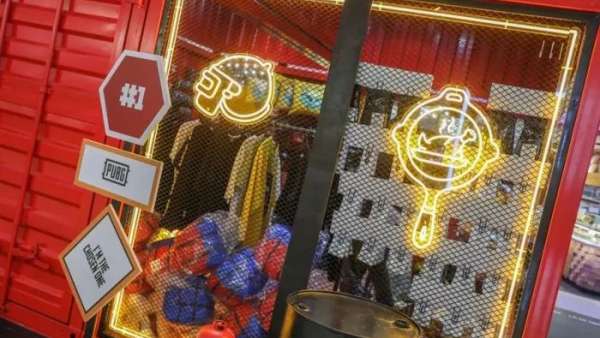 PUBG快閃店仿佛一個(gè)吃雞戰(zhàn)場(chǎng)，我這里有物資！｜國(guó)潮范這么閃