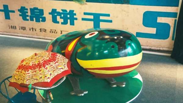 80'年代的復(fù)古快閃店滿(mǎn)滿(mǎn)的都是國(guó)際范兒｜國(guó)潮范這么閃