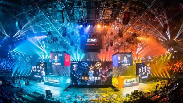 CFS的舞美設(shè)計也太朋克太科技震撼了吧，大寫服字啊