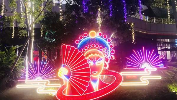 搖滾夜燈光秀，盡顯青年引力場的獨特魅力｜玩轉(zhuǎn)我的潮姿態(tài)