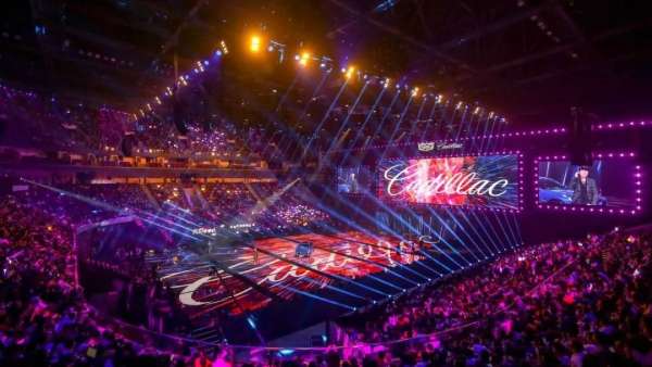 星光璀璨的發(fā)布會(huì)現(xiàn)場(chǎng)，以膽識(shí)成就人生的風(fēng)范｜態(tài)度有腔調(diào)