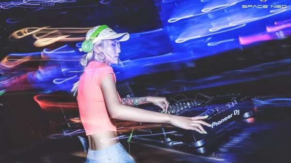 參加圣誕節(jié)活動就來這里，讓你一言不合就跳舞！