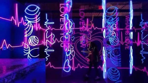 用一個網(wǎng)紅快閃店講述了戀愛的7個階段，愛意滿滿