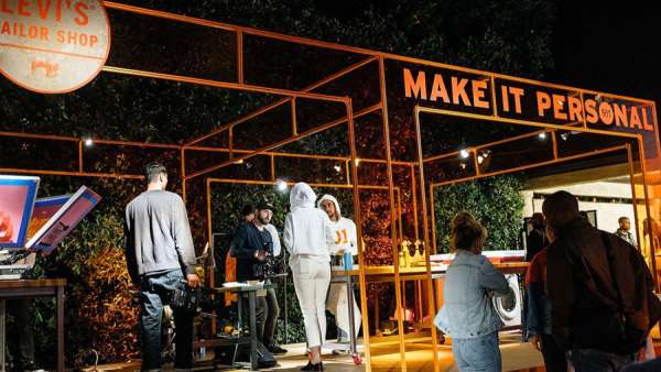 牛仔褲的派對活動很新穎，策劃的自助絲印活動吸粉一批批