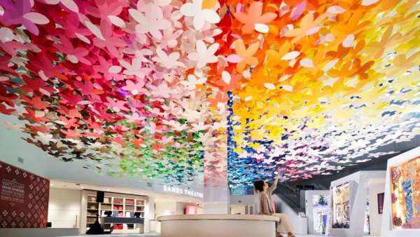 百達(dá)翡麗會展活動策劃的中心裝置“百色花”活力無極限