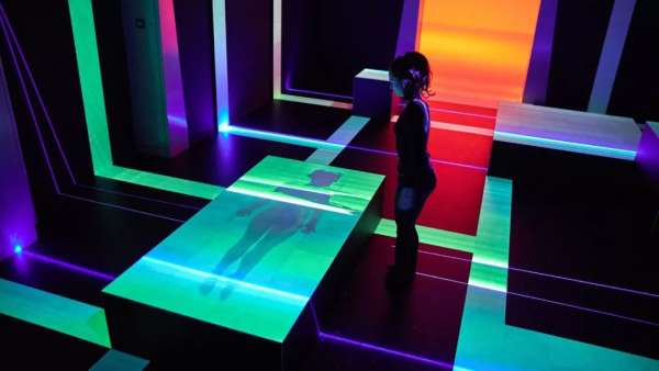 他用會展活動策劃的藝術品喚醒了觀眾對人類對環(huán)境的影響