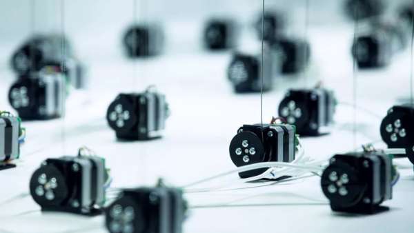 櫥窗里的活動策劃緊扣自然風景，像森林中呼吸的生物一般美麗