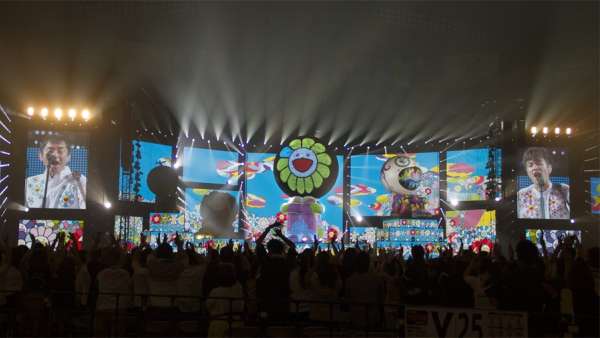 15米高的LED雕塑出現(xiàn)在演唱會活動現(xiàn)場，視覺效果杠杠的