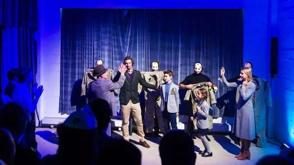 這款新車的發(fā)布活動(dòng)以沉浸式劇院表演的形式進(jìn)行，效果太棒了