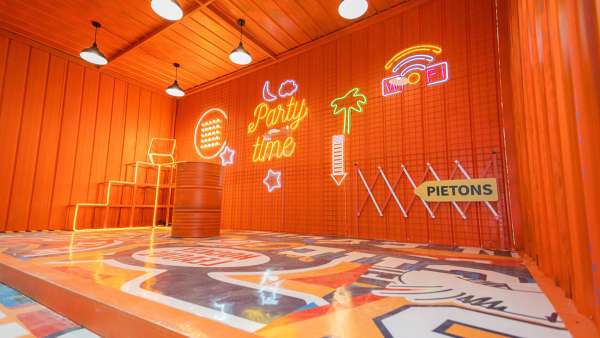 這個快閃店活動有點“好·色”，硬核集裝箱秀出時尚大片風｜玩轉(zhuǎn)我的潮姿態(tài)