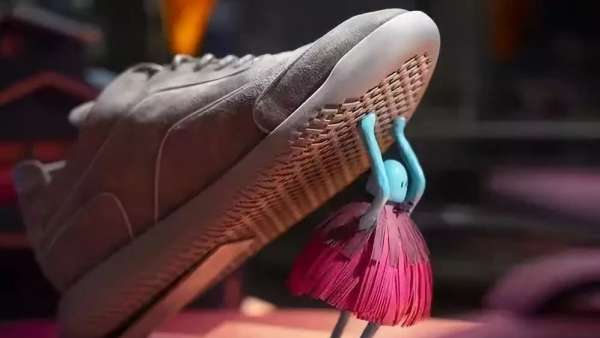 櫥窗的活動(dòng)策劃也是一場(chǎng)小型舞臺(tái)劇，精致而時(shí)尚