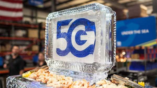 干杯50周年慶典活動(dòng)，倉(cāng)庫(kù)也變得時(shí)尚和自然，酷酷酷