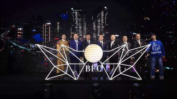 BFC開(kāi)業(yè)慶典活動(dòng)上蝴蝶漫天，是時(shí)尚、藝術(shù)的完美聚集