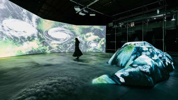 鏡像節(jié)展覽活動(dòng)策劃了一個(gè)跨越時(shí)空的互動(dòng)式奇幻場(chǎng)景，妙哉！