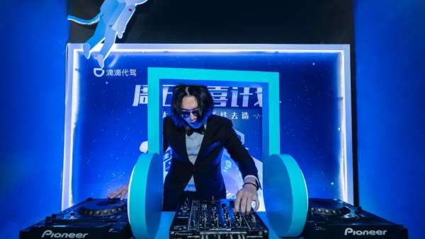 打造非凡的快閃店派對(duì)活動(dòng)，  夜場(chǎng)與代駕場(chǎng)景相結(jié)合的獨(dú)特體驗(yàn)