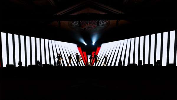 年底表彰活動(dòng)就是要大氣上檔次，友邦就將年會(huì)活動(dòng)移師到越南