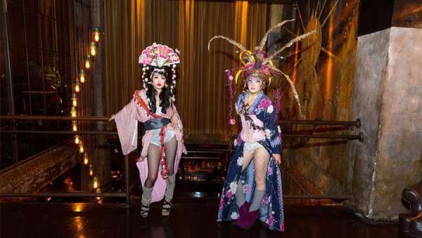 資生堂把派對(duì)活動(dòng)場(chǎng)地安排在了地下，整場(chǎng)活動(dòng)也顯得熠熠生輝