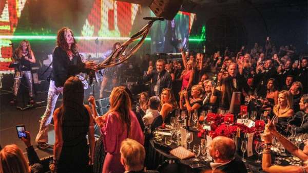 邁阿密的許愿晚會活動以慈善為題，為嚴(yán)重疾病的兒童康復(fù)募資